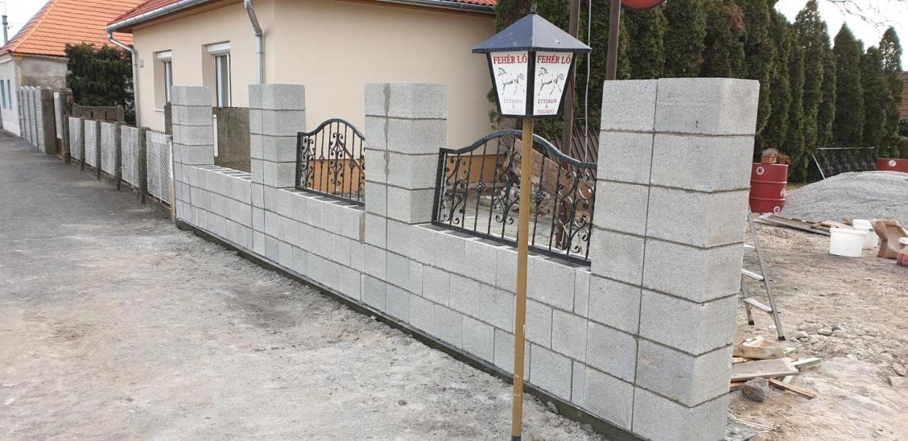 Feherlo Vendeghaz & Restaurant Buk Exterior photo