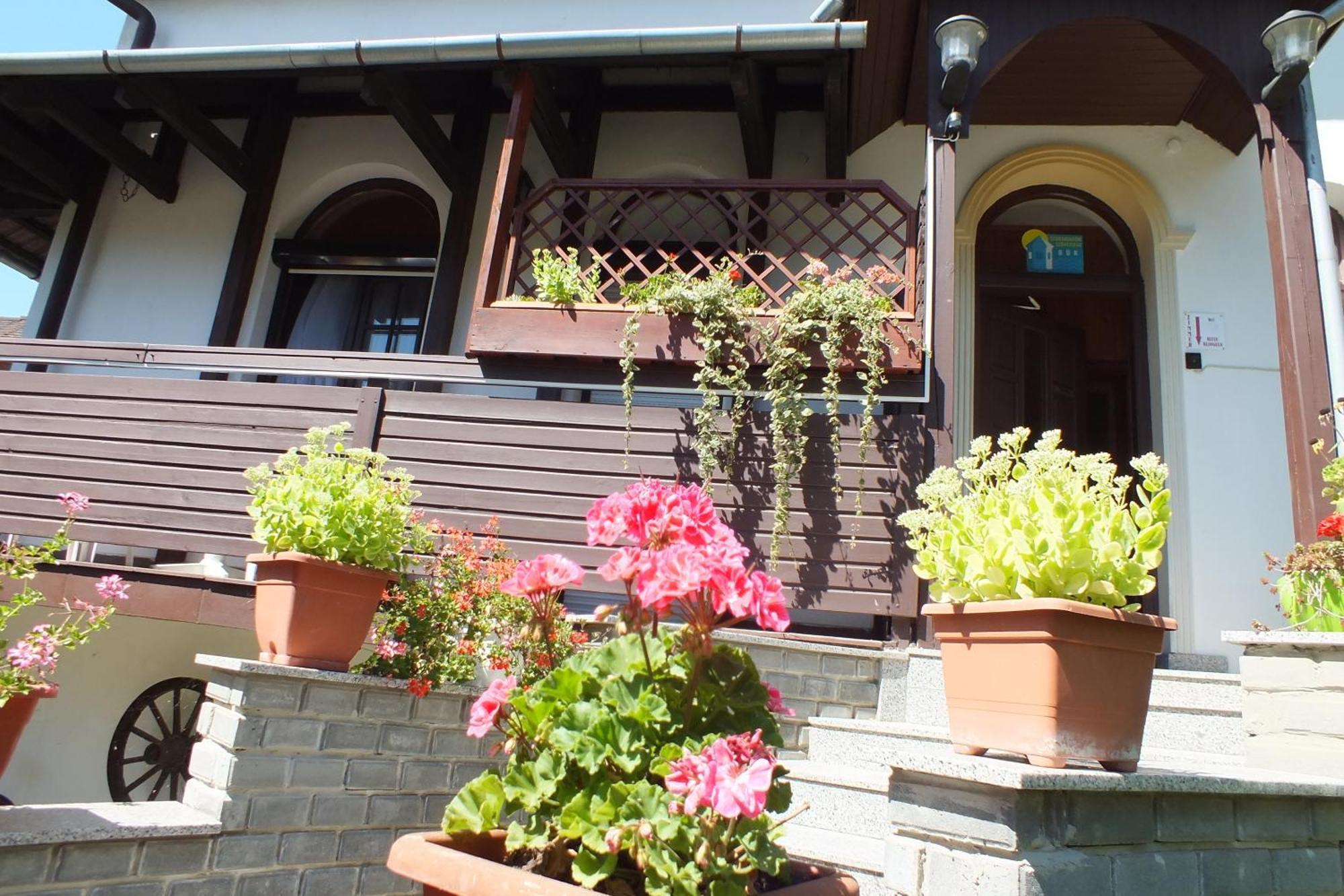 Feherlo Vendeghaz & Restaurant Buk Exterior photo