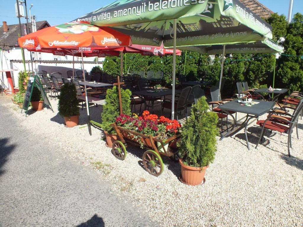 Feherlo Vendeghaz & Restaurant Buk Exterior photo